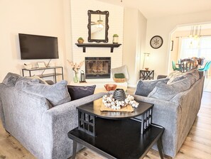 Smart TV - Dreamy 3 bedroom home just minutes to everything (Enterprise)