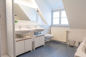 Deluxe Apartment, Private Bathroom (Maisonnette) | Bathroom