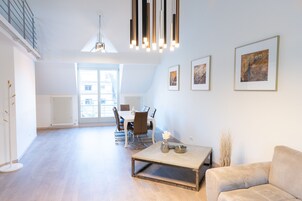 Apartamento Deluxe, baño privado (Maisonnette) | Servicio de la habitación