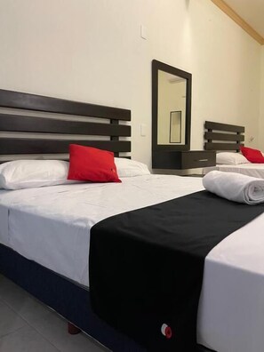 Doppia Deluxe | Una scrivania, Wi-Fi gratuito, lenzuola