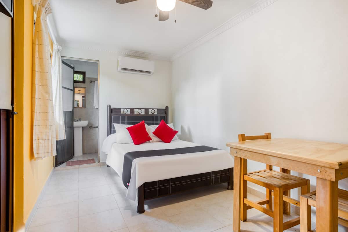 Habitación Deluxe con 2 camas individuales | Escritorio, wifi gratis y ropa de cama