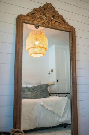 3 habitaciones, escritorio, tabla de planchar con plancha y wifi 