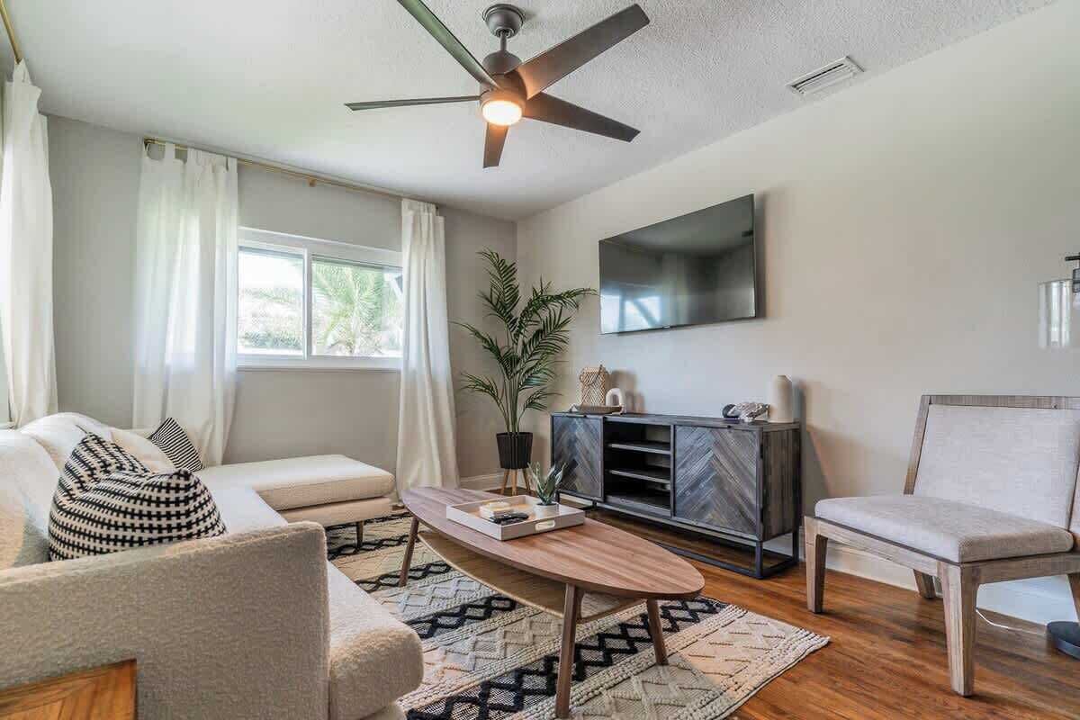 TV, Netflix, streaming services, offices