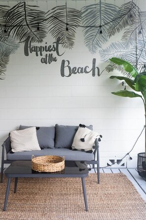 Televisión, Netflix, servicios de streaming y oficina 