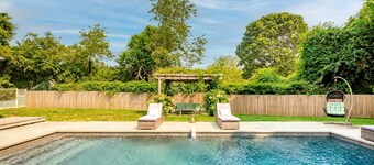 Shelter Island Retreat With Pool ...Close To Beach & Pet Friendly