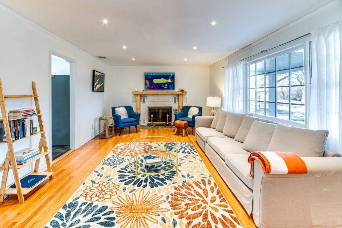 智能电视、壁炉、电子游戏、书