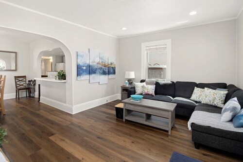 Charming, Historic! Walking Distance to Town!