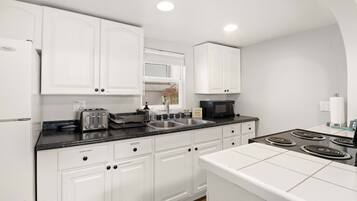 Frigorífic, microones, forn i placa de cuina