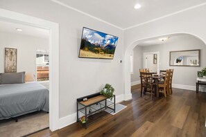 2 Schlafzimmer, Bügeleisen/Bügelbrett, WLAN, Bettwäsche