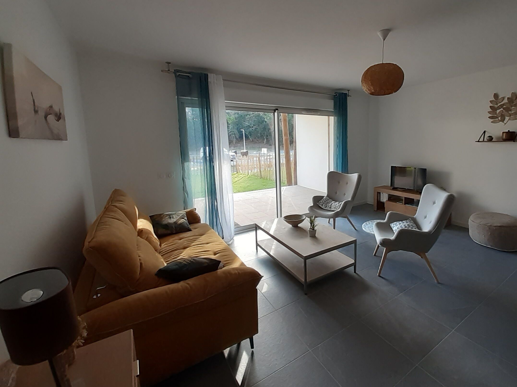 300 m from the ocean, new apartment, sleeps 6