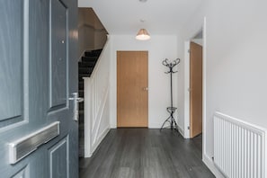 Apartment | 3 bedrooms, iron/ironing board, free WiFi, bed sheets
