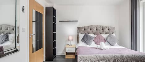 3 chambres, fer et planche à repasser, Wi-Fi gratuit, draps fournis