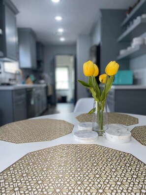 Dining - GreenSerene A || Adorable 3 bed + Free Wifi & Park (Houston)