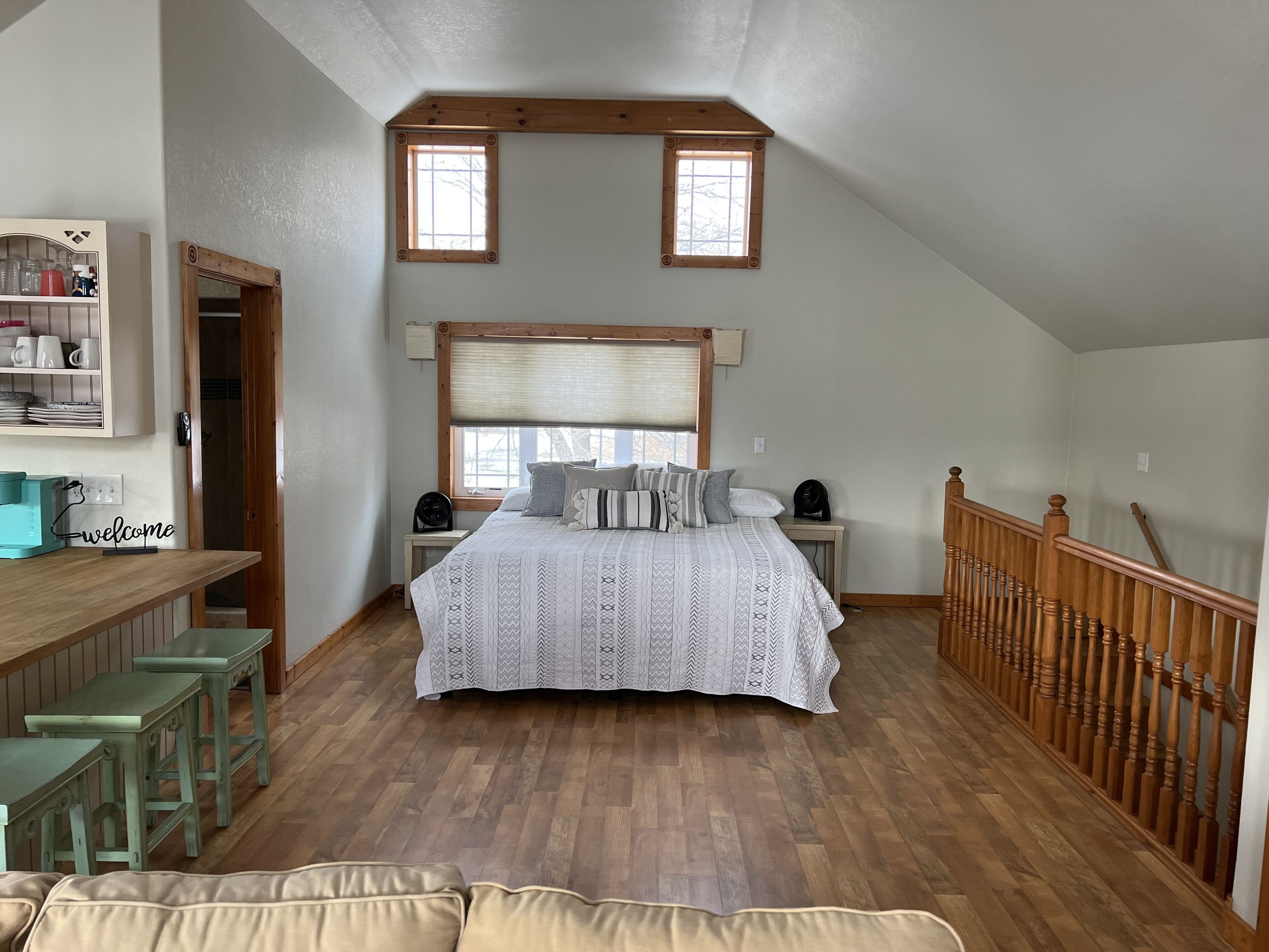 Studio Apartment just a off the Shores of Beautiful Lake Cochrane