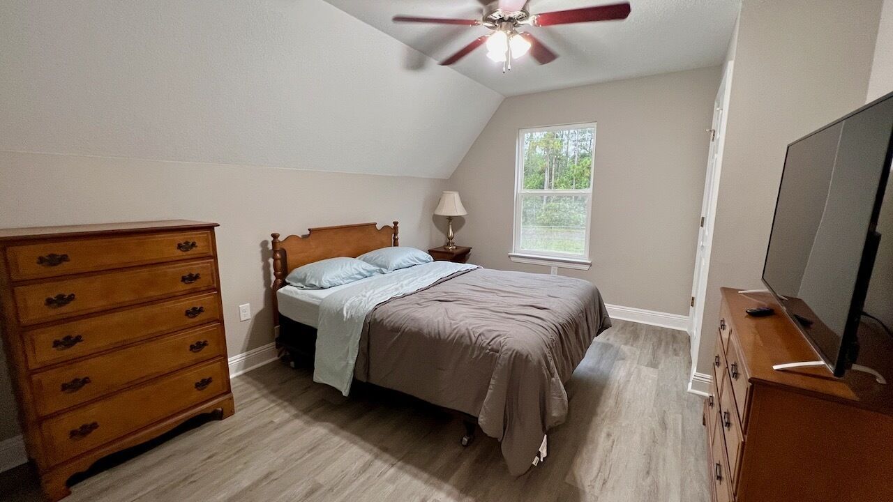 5 bedrooms, desk, iron/ironing board, free WiFi