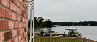 Newly remodeled house on the lake!  Private beach! Near the Gulf of Mexico