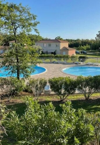 App. T2 Tout confort, piscine, terrasse, wifi, 500 m plage, parking, lave linge.
