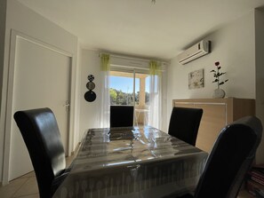 Dining - App. T2 All comforts, swimming pool, terrace, wifi, 500 m beach, parking, washing machine. (Santa-Maria-Poggio)