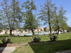 Property grounds - App. T2 All comforts, swimming pool, terrace, wifi, 500 m beach, parking, washing machine. (Santa-Maria-Poggio)