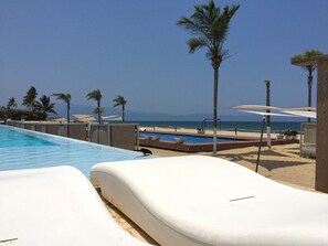 Pool - Beach-front spectacular view, sandy beach & beautiful oversize pools (Nuevo Vallarta)