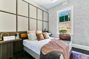 Double Room, Ensuite (Disabled Access) | In-room safe, desk, free WiFi, bed sheets - Terminus Pyrmont (Pyrmont)