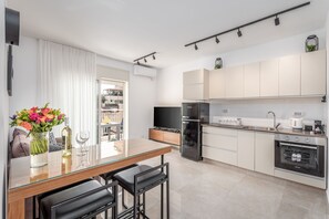 Apartment | Wohnbereich | 55-Zoll-Smart-TV mit Kabelempfang, Fernseher