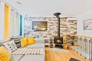 Smart-TV, Kamin, Videospiele, DVD-Player