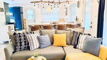 Smart-tv, pejs, videospil, dvd-afspiller