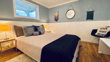 4 Schlafzimmer, Schreibtisch, Bügeleisen/Bügelbrett, Reisekinderbett