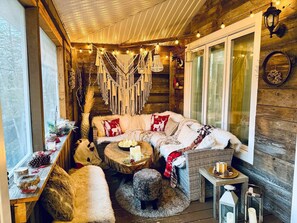 Smart-TV, Kamin, Videospiele, DVD-Player