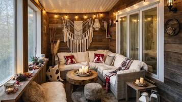 TV connectée, cheminée, jeux vidéo, lecteur de DVD