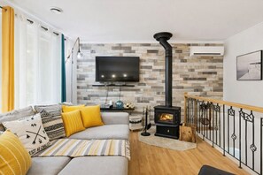 Smart-TV, Kamin, Videospiele, DVD-Player