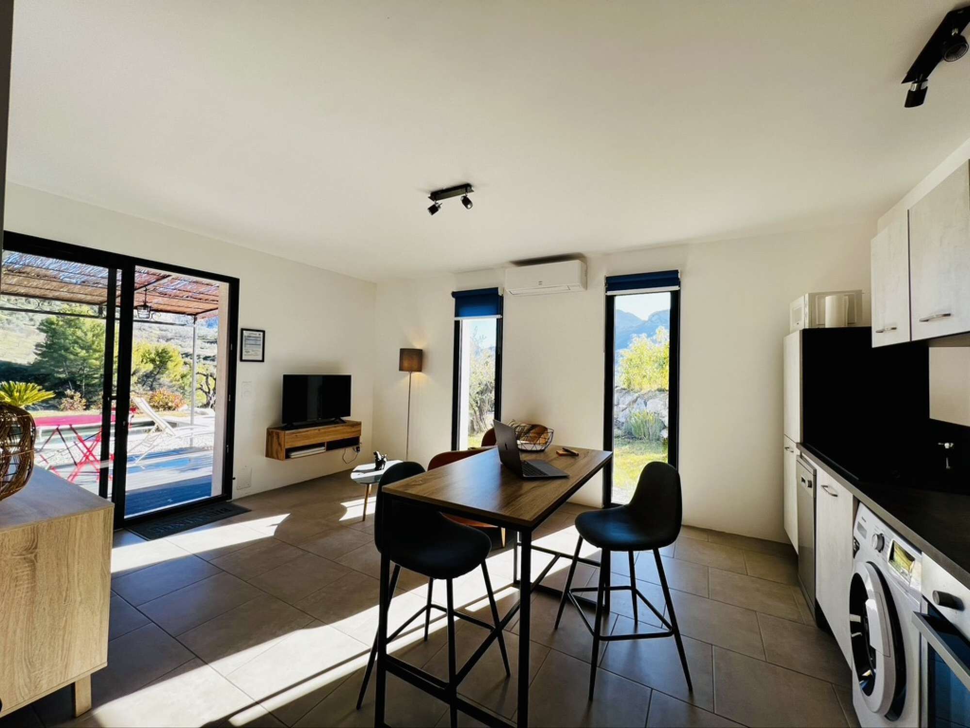 Réfrigérateur, micro-ondes, four, lave-vaisselle