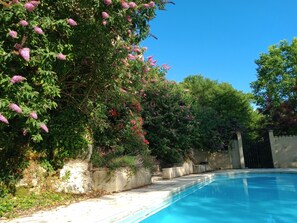 Outdoor pool - Gite les Roches in Eymet, Dordogne, with swimming pool, sleeps 15. (fonroque)