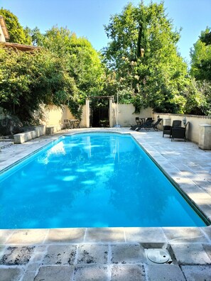 Outdoor pool - Gite les Roches in Eymet, Dordogne, with swimming pool, sleeps 15. (fonroque)