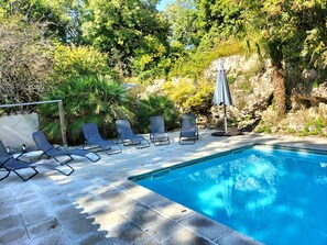 Outdoor pool - Gite les Roches in Eymet, Dordogne, with swimming pool, sleeps 15. (fonroque)