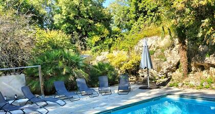 Gite les Roches en Dordogne Ă Eymet avec piscine pour 15 personnes.