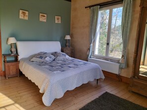 7 bedrooms, iron/ironing board, free WiFi, bed sheets