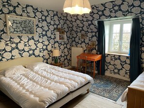 6 bedrooms, iron/ironing board