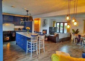 微波炉、洗碗机、高脚椅、厨具/餐具