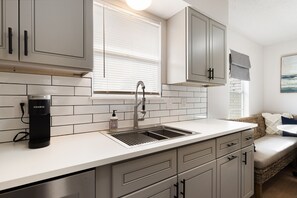 冰箱�、微波炉、烤箱、炉灶