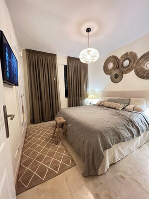 3 chambres, bureau, Wi-Fi gratuit, draps fournis