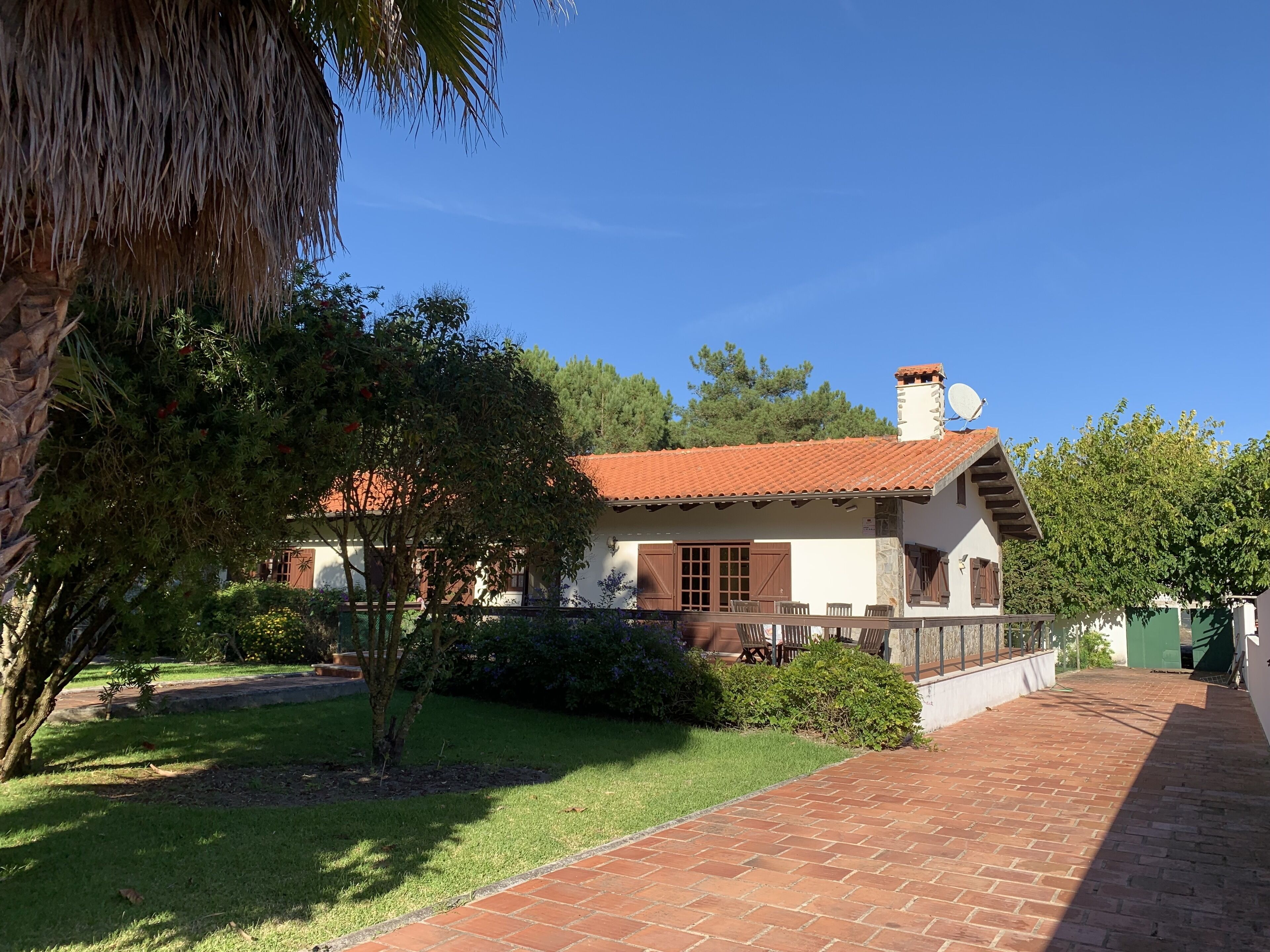 Villa with garden and swimming pool surrounded by nature and close to the beach