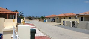 House | Street view - Cozy Home Under the Sun, With Swimmingpool (Paradera)