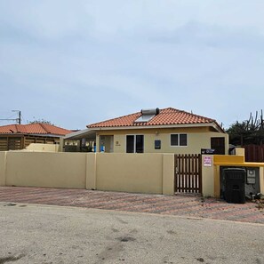 House | Exterior - Cozy Home Under the Sun, With Swimmingpool (Paradera)