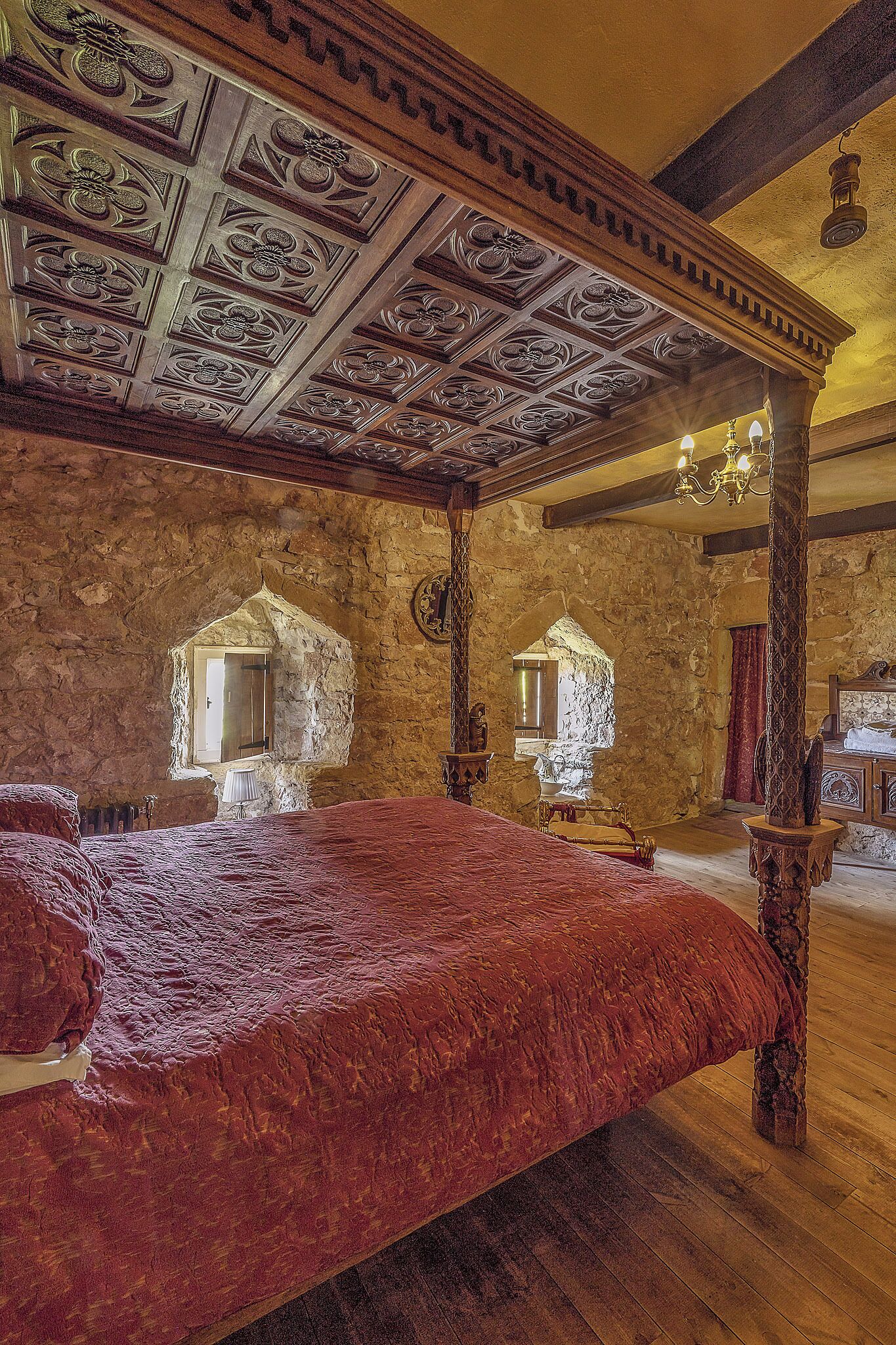 5 bedrooms, iron/ironing board, free WiFi, bed sheets