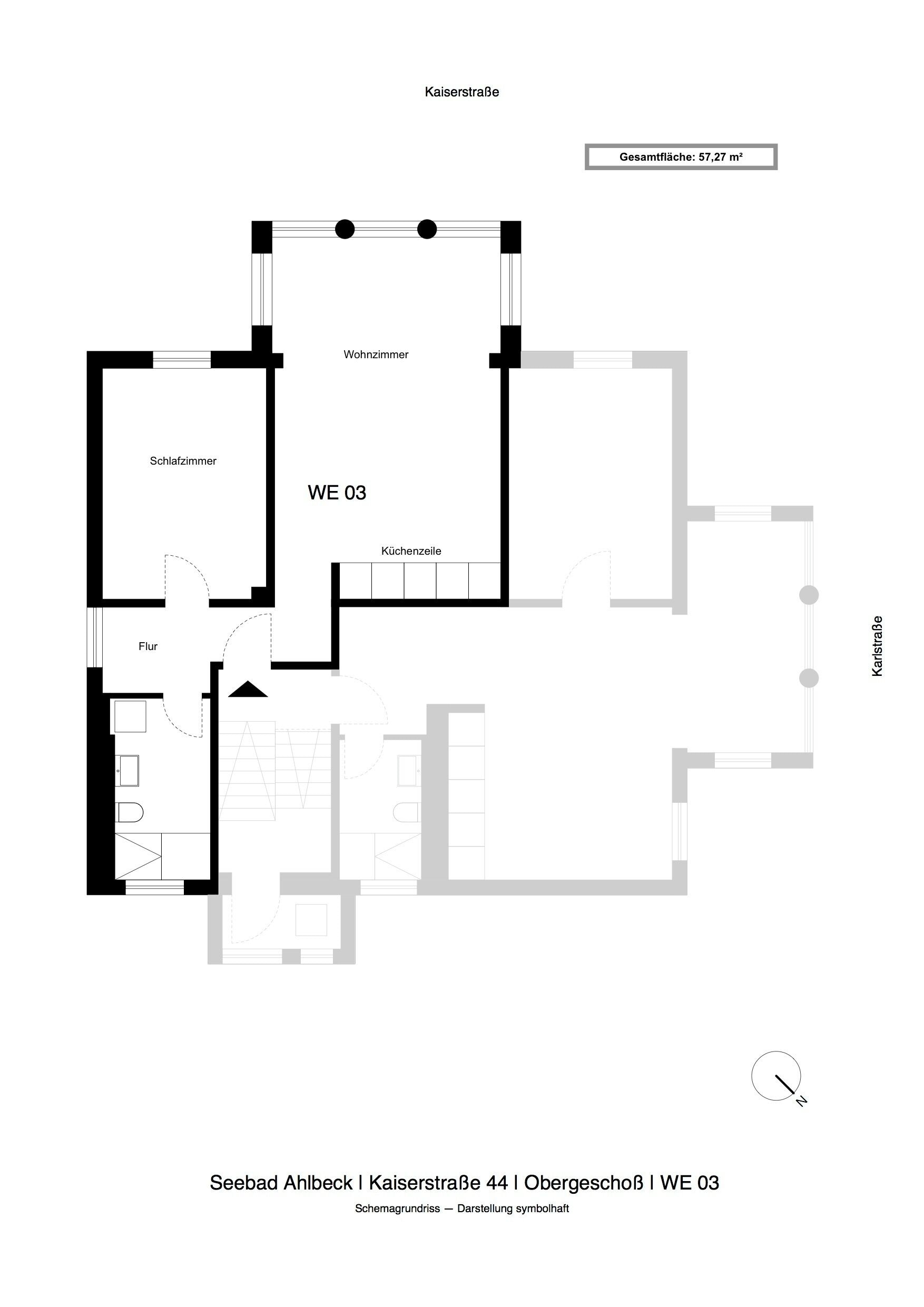 Een plattegrond van een hotelkamer, aangeduid als WE 03, met een woonkamer, keuken, badkamer en een klein buitengebied.