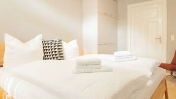 Apartment mit 1 Schlafzimmer Nr. 4 | Allergikerbettwaren, individuell dekoriert, Bügeleisen/Bügelbrett