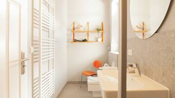 Dusche, Regendusche, Designer-Toilettenartikel, Haartrockner