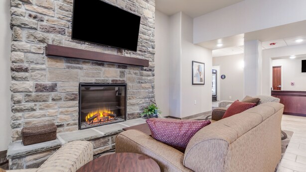 Lobby sitting area - Cobblestone Inn & Suites-Fremont (Fremont)
